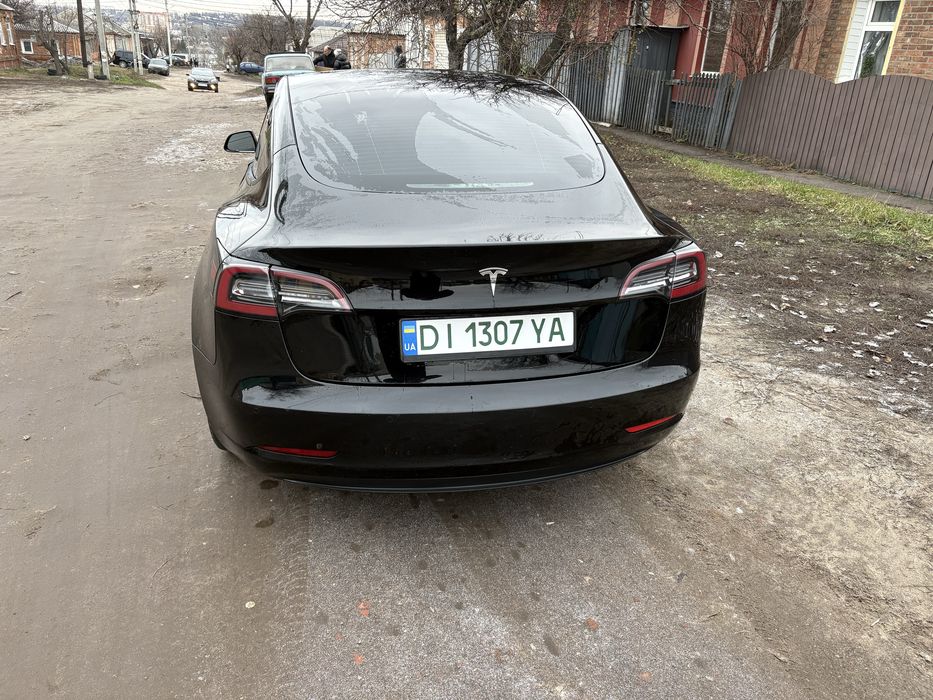 Tesla model3 rest