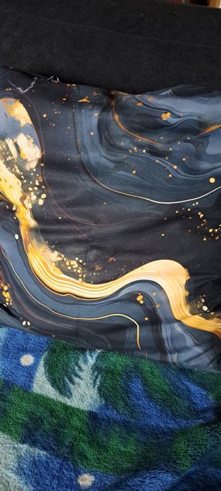 Poduszka czarno złoto brązowa.