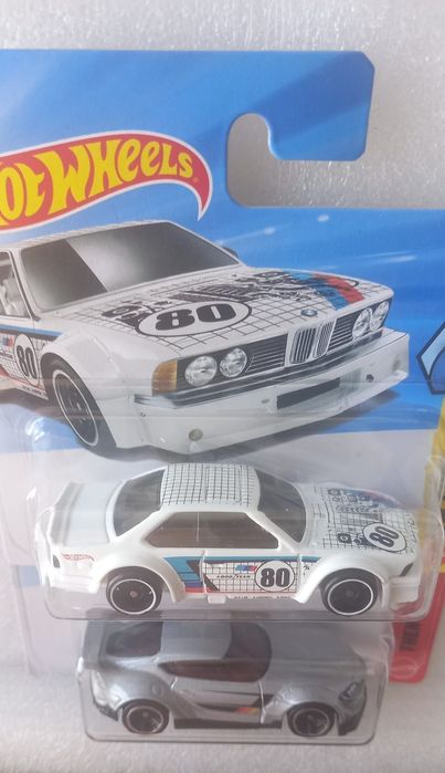 Conjunto 2 hot wheels bmw 635 csi & 20 toyota gr supra hot wheels
