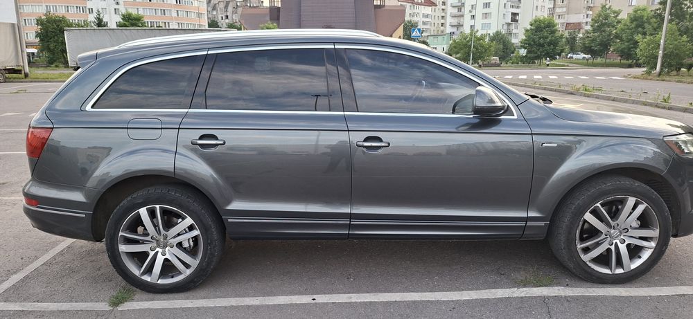 Продам Q7 3.0 бензин