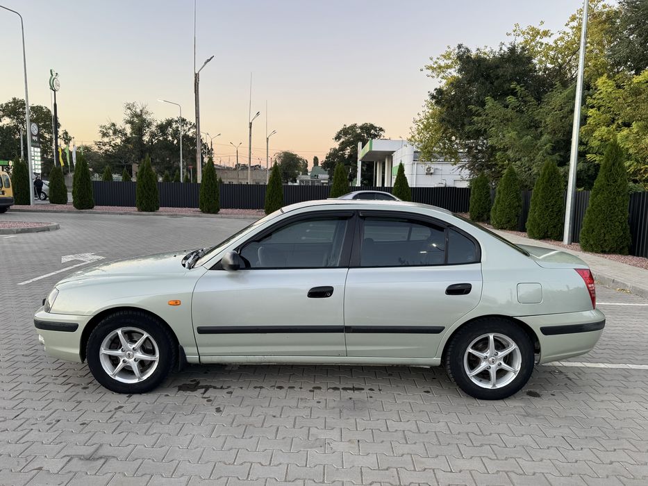Hyundai Elantra 1.6 бензин