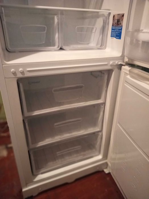 Продам холодильник Indesit, робочий