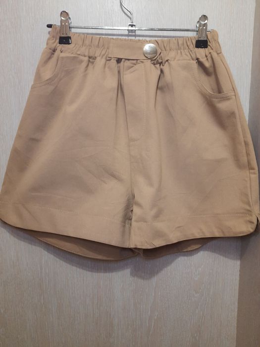 Шорти жіночі бежеві