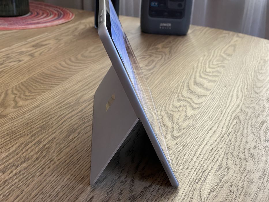 Microsoft Surface Go 3. Екран 10.5" Памʼять 4Gb/64Gb SSD. Встановлений та активований Windows 11 Pro. Відмінний стан