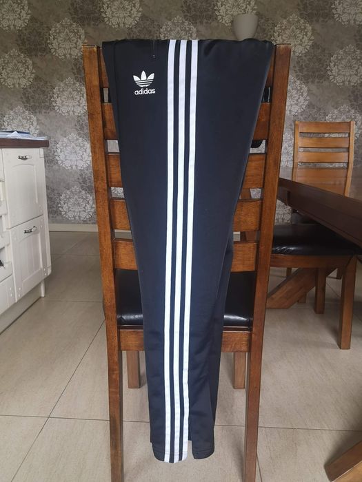 Dres damski Adidas zakupiony w firmowym sklepie, oryginalny
