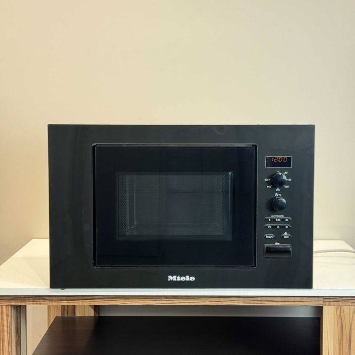 Мікрохвильова піч Miele M 8160-2, чорний колір, мікрохвильовка міле вбудована, гарантія, доставка до буд. 500 грн