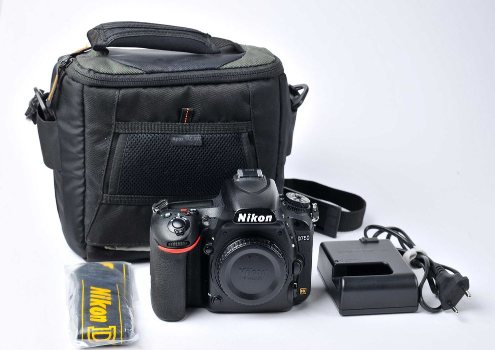 Nikon D750 seminova (950 disparos)