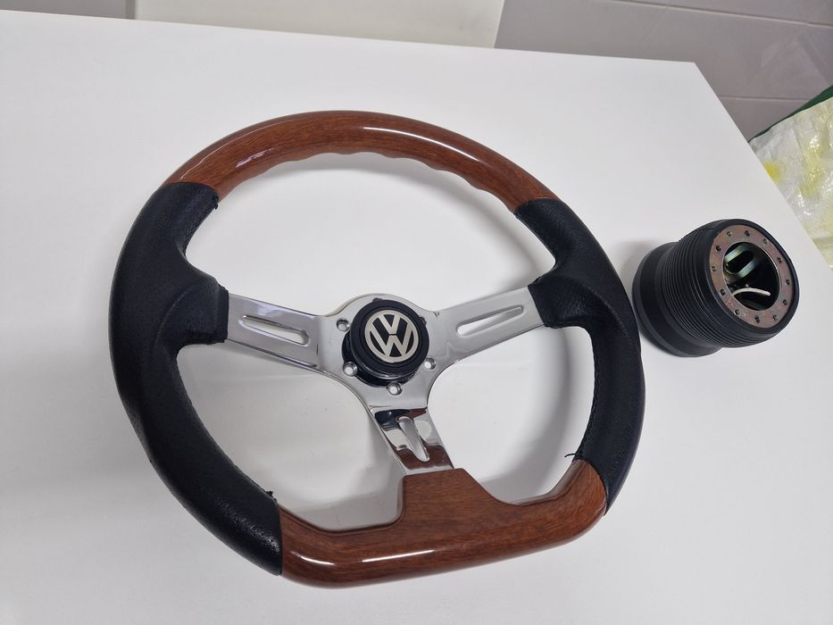Volante couro e madeira