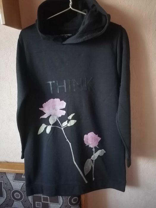 Платье толстовка с капюшоном.