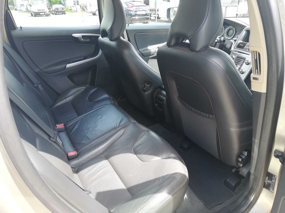 Volvo Xc 60 I 2.0 D3 DRIVe Momentum skóra navi xenon serwisowany