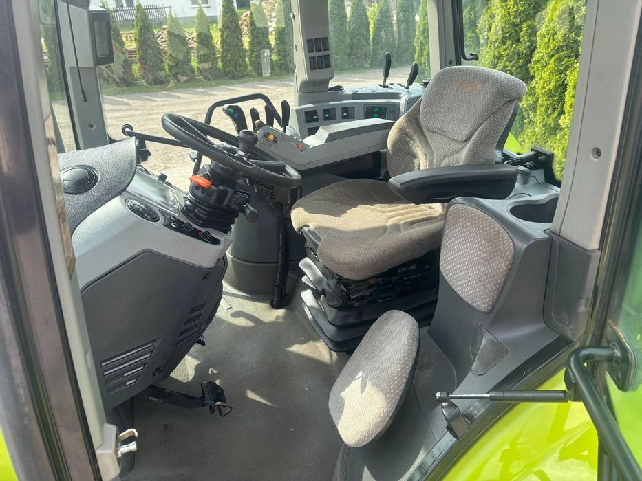 Claas Arion 510 z ładowaczem