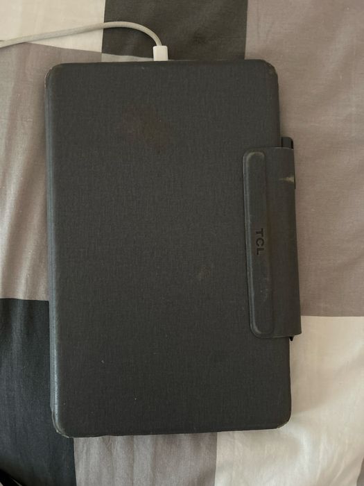 Tablet TCL com teclado e caneta