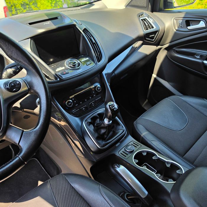 Auto Ford Kuga 2016R.