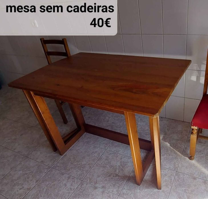 Aparador muito bonito 130€/ Candeeiro 20€/ Sofá 80€/ Espelho 20€/ Móvel 60€/ Mesa de abrir 40€