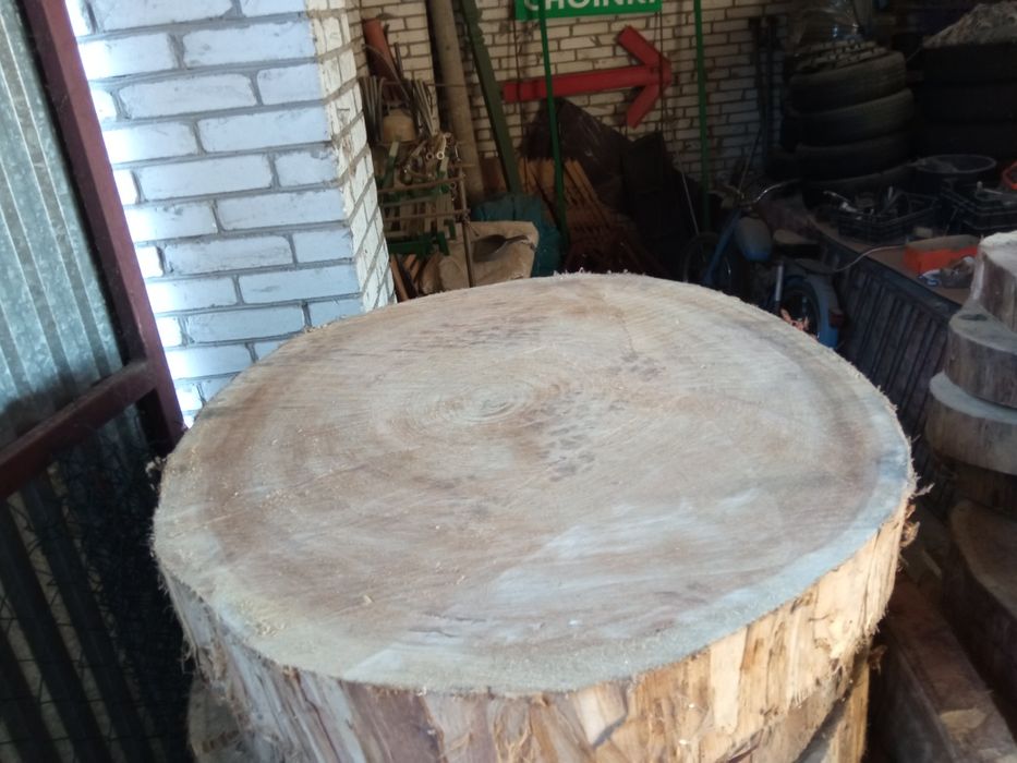 Plastry drewna na stoliki