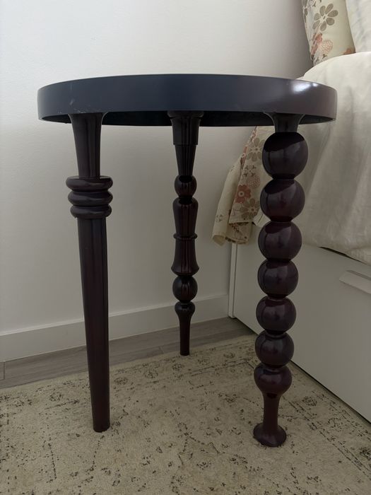 Mesa de apoio roxa - Área