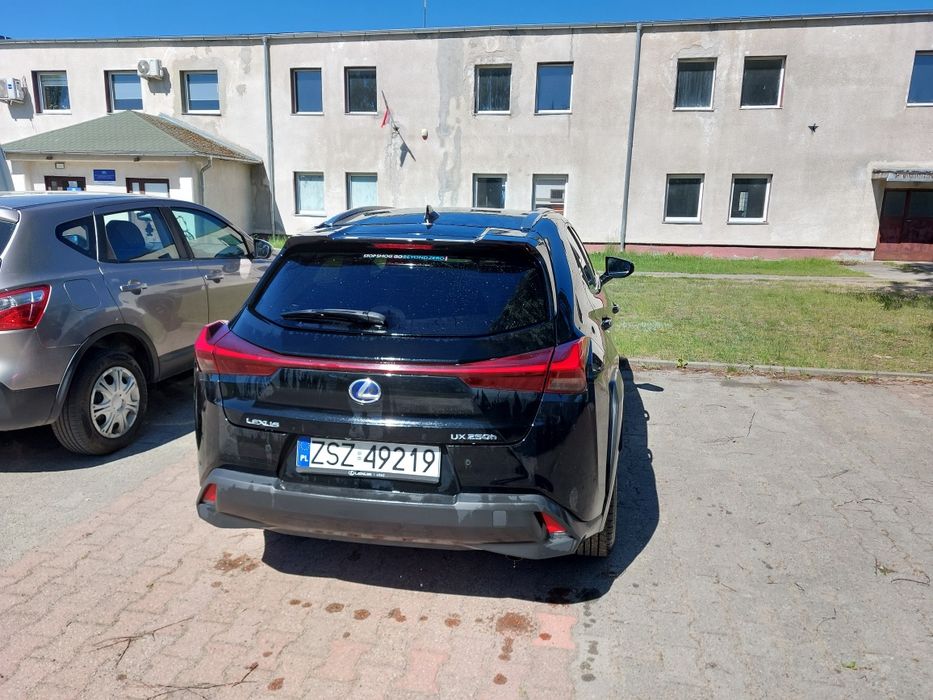 Lexus UX250H  rocznik 2022 hybryda