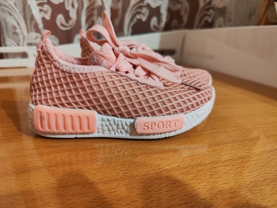 Весняні, літні кросівки для дівчинки, розмір 21, утсілка 15 см