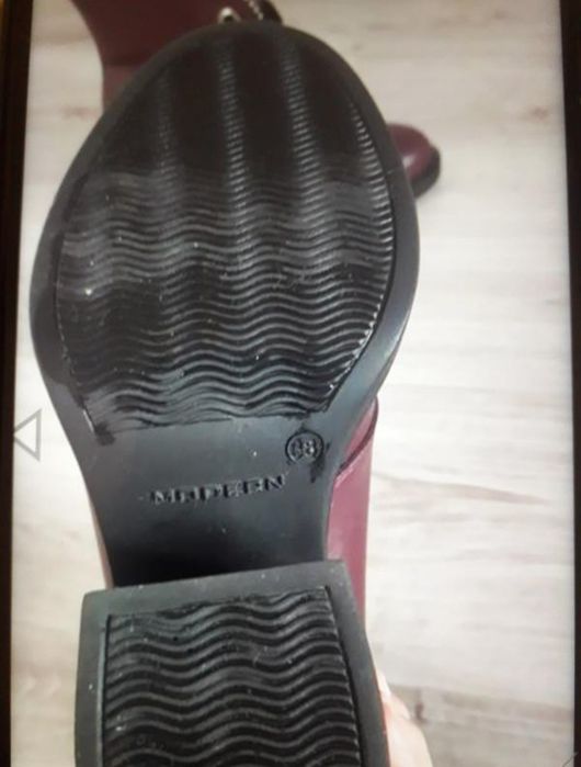 Демісезонні шкіряні ботинки.