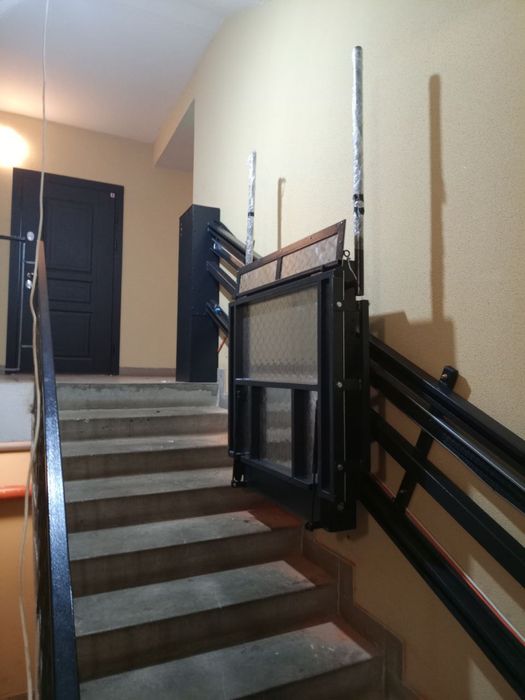 Похилий підйомник для маломобільних груп населення