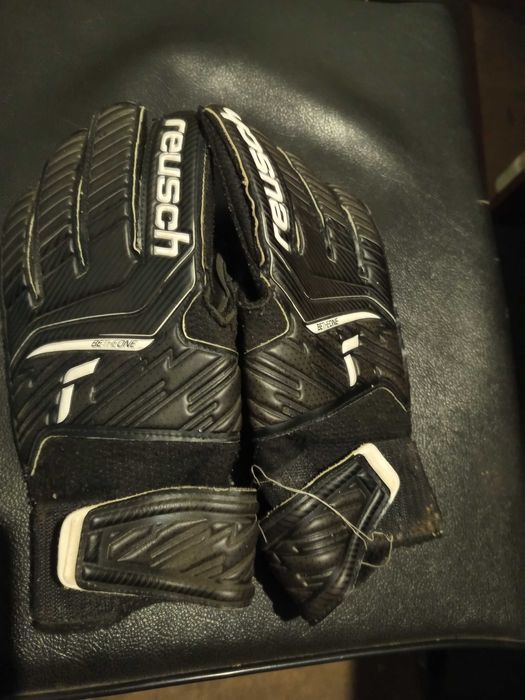 вратарские перчатки Attrakt reusch