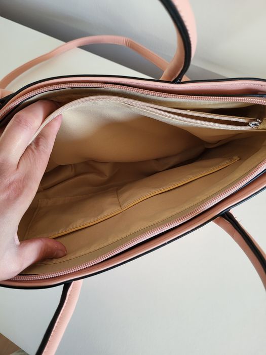 Mala rosa com branco