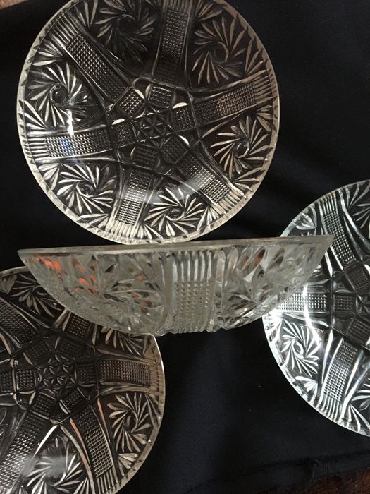 Salaterki, misy szklane, PRL, śr 22 cm