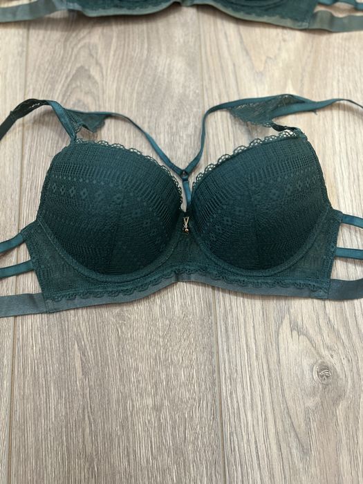 Бюстгальтер з пушап ,чашка С,уцінені