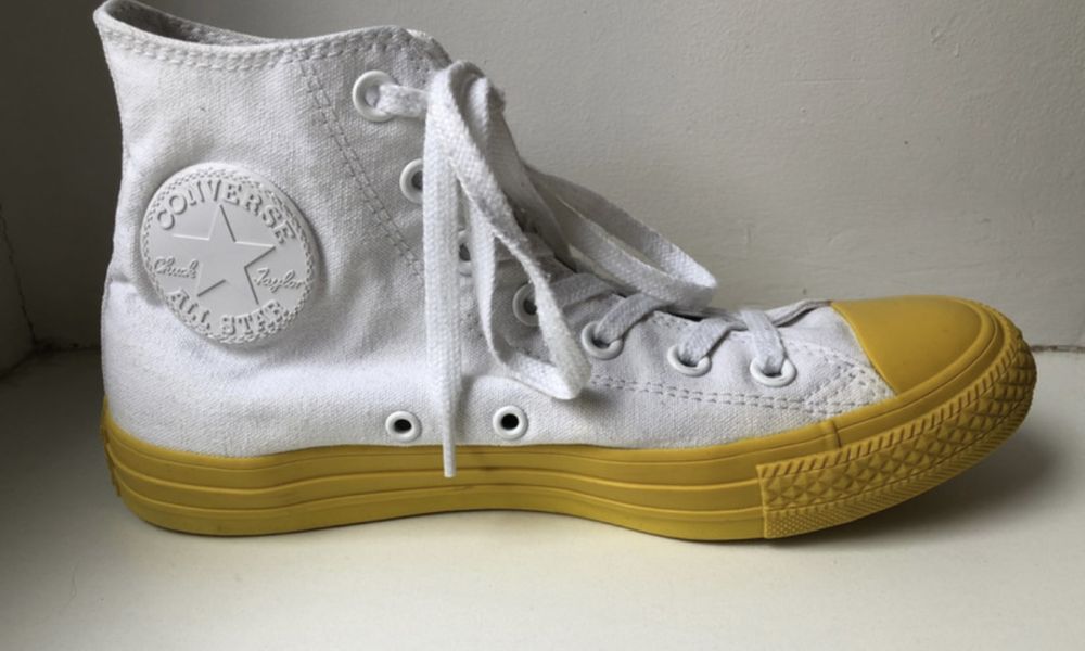 Białe Converse Chuck Taylor all star z żółtą podeszwą