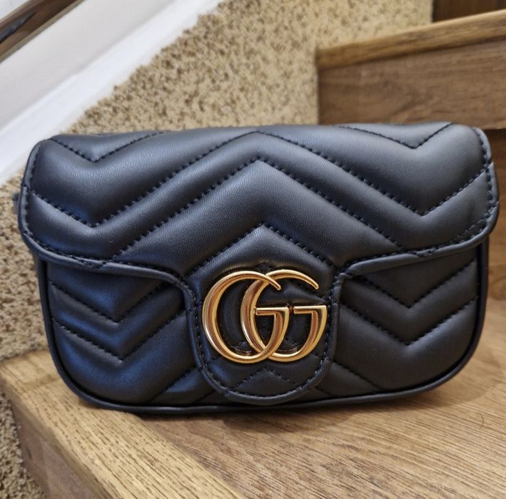 Torebka Gucci mini Marmont,  czarna, pikowana, bordowe wnętrze