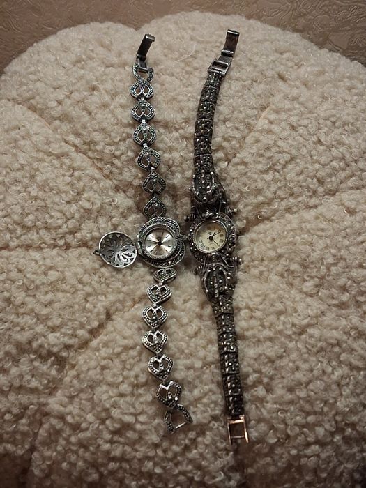 Серебряные часы.