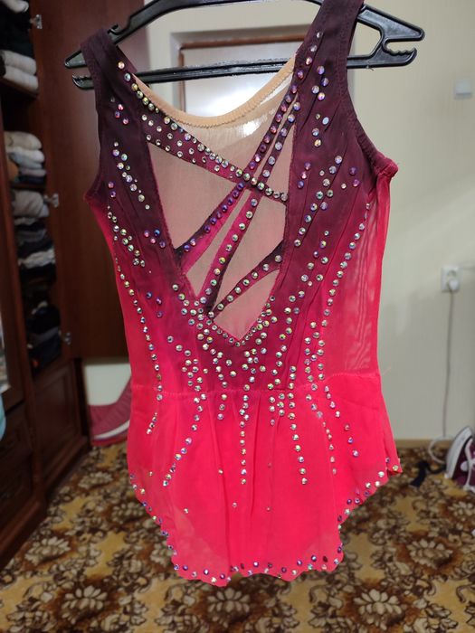 Продам купальник для художественной гимнастики