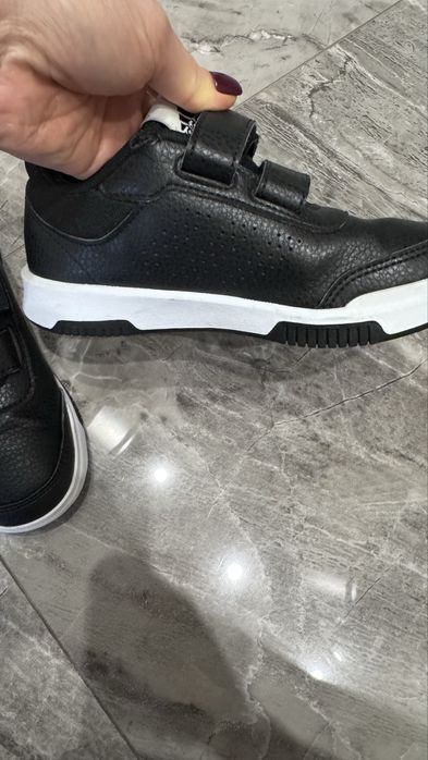 Кросівки adidas 30,5