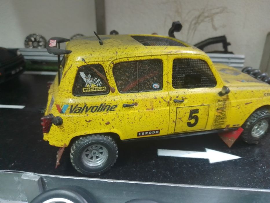Miniatura 1/18 Renault 4 l