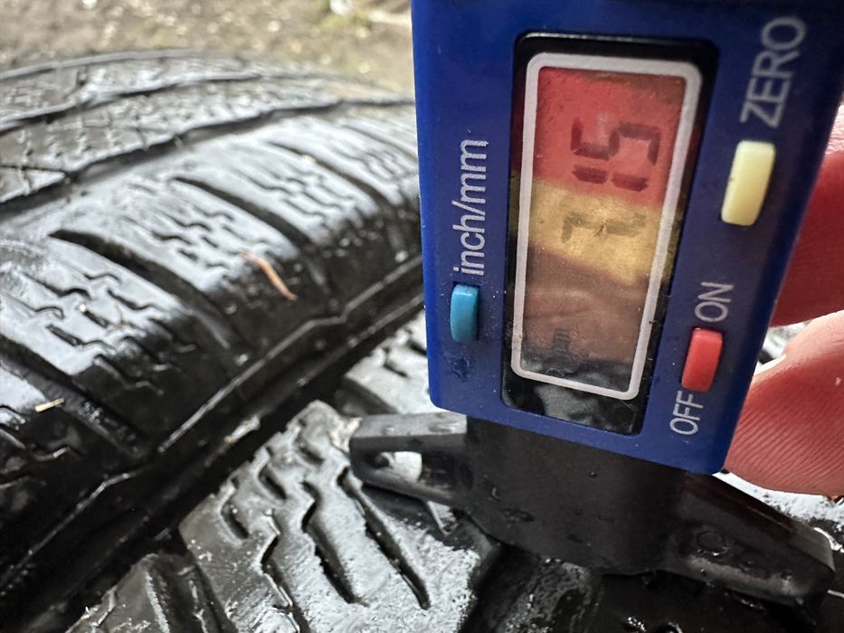 Шини зима 215/75 R16c Continental , 24 рік