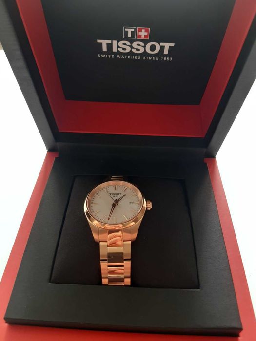 Годинник жіночій Tissot T1502103311100 з перламутровим циферблатом.
