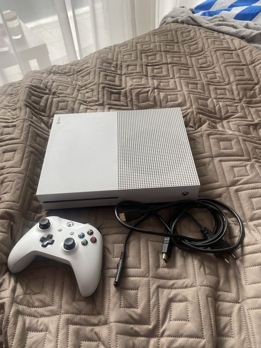 Xbox One S z padem 500 GB