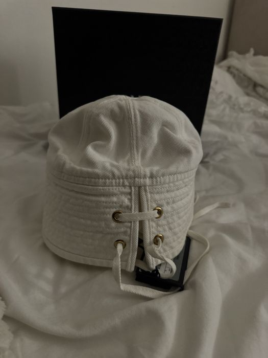 prada kapelusz bucket hat