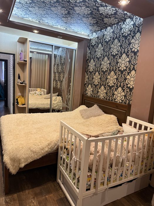 Продам квартиру 3-х кімнатну