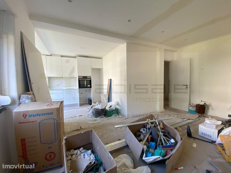 T3 Renovado com Suite | Excelente Localização | Amadora