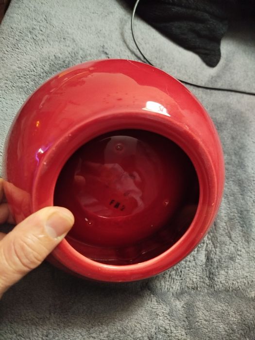 Cinzeiro antigo. Bordô