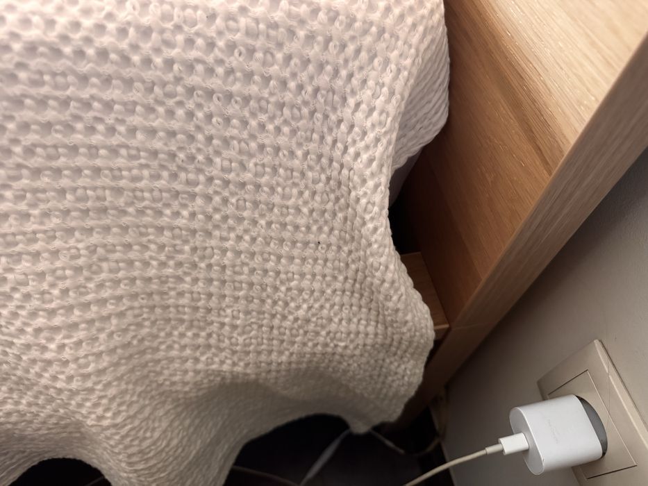 Cama + Mesinha de Cabeceira