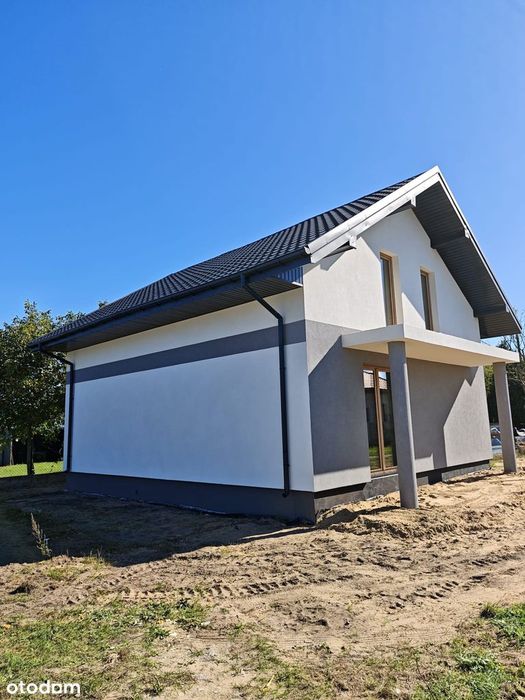 Wolnostojący dom z garażem na wsi