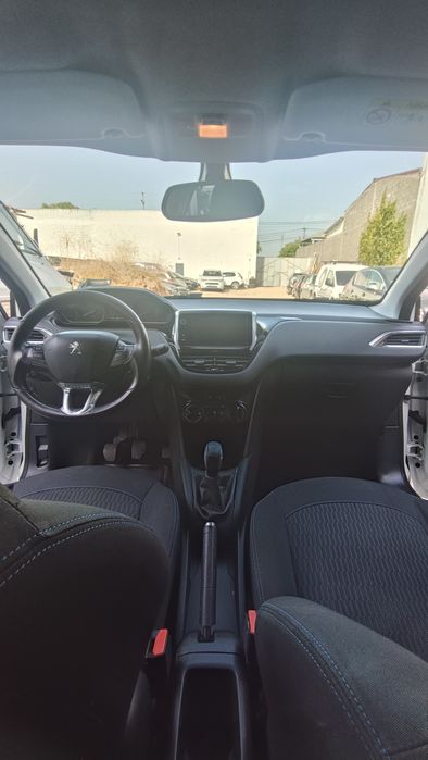 Peugeot 208 style1.200 VTI 84cv
2018
gasolina