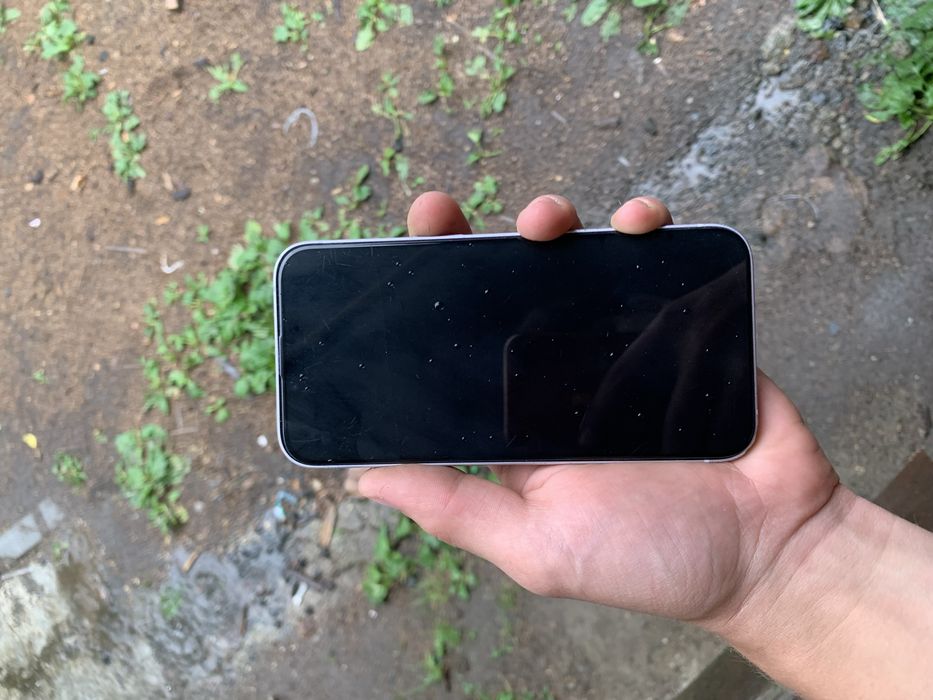 Продам Iphone 14