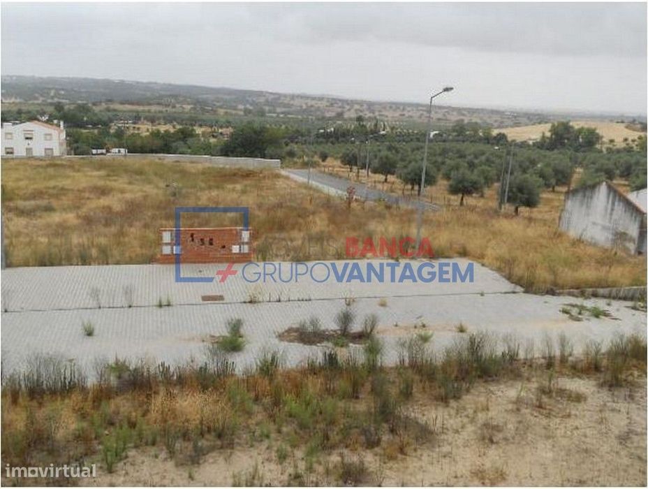 Terreno misto com 628m2, no Sítio do Curral, para construção de edi...