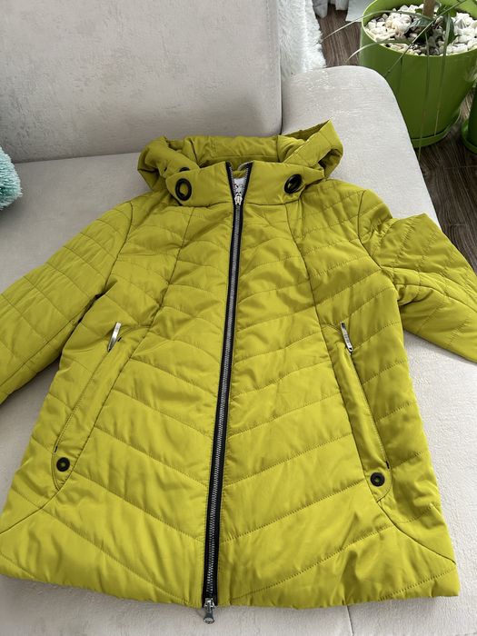 Куртка осіння дуже якісна легенька і тепла