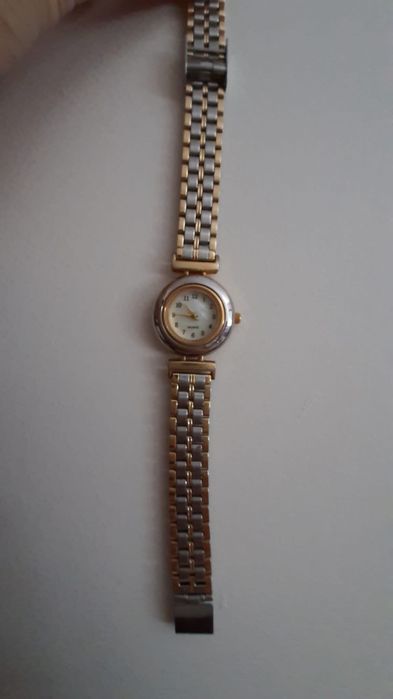 Relógio quartz dourado e prateado