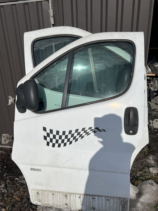 Передні двері Renault Trafic Opel Vivaro Nissan