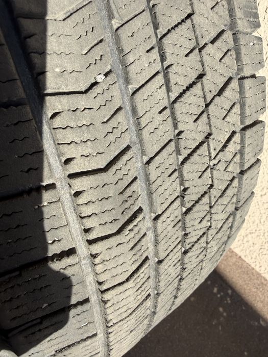 резина r18 235/45 bridgestone blizzak
